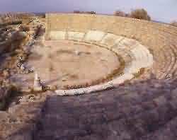 Salamis Harabeleri'ndeki antik tiyatro grmeden geilecek bir mekan deil....